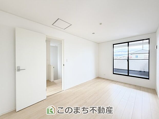 【洋室】南向きで陽当たりの良い洋室♪風通しもよく快適です☆