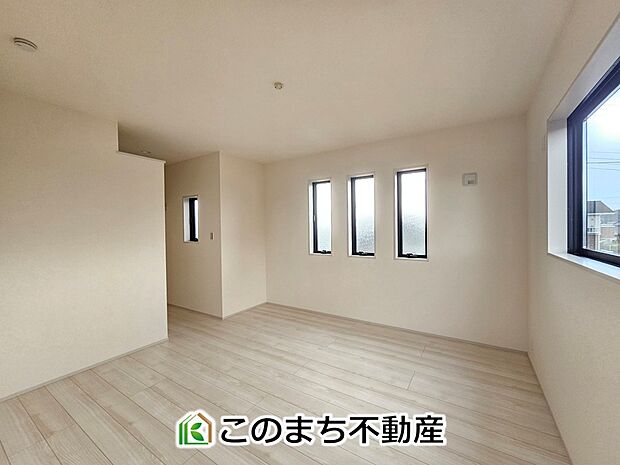 【洋室】南向きで陽当たりの良い洋室♪風通しもよく快適です☆