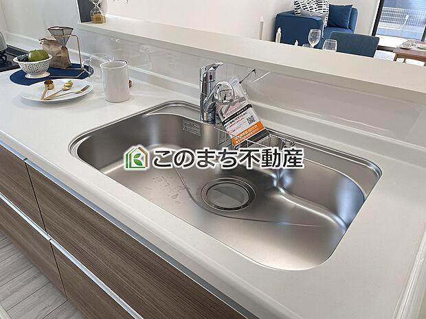 【キッチン】同社施工物件の写真です。※建具やフローリング、その他仕様が違う場合がございます。