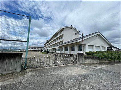 伊勢崎市立境南中学校 約600m(徒歩約8分)