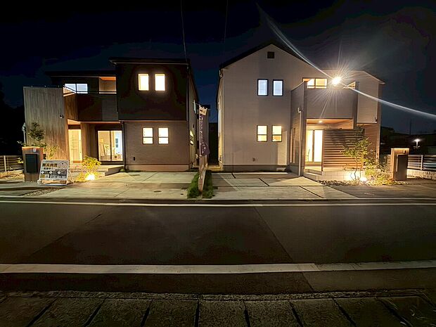 2邸雰囲気の異なるオシャレなファザードデザイン♪現地内覧予約受付中です!気になる方はぜひお早目にお問い合わせください!