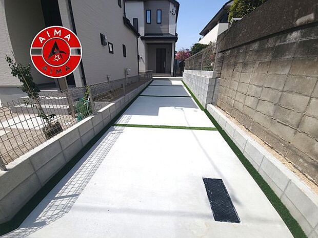 【外観】広々した駐車場になります。