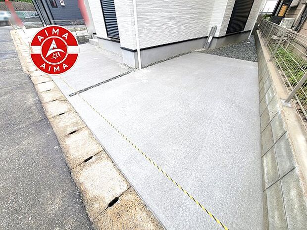 【外観】広々した駐車場になります。