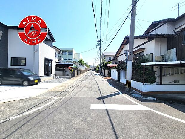 【外観】前面道路含む現地の写真です。