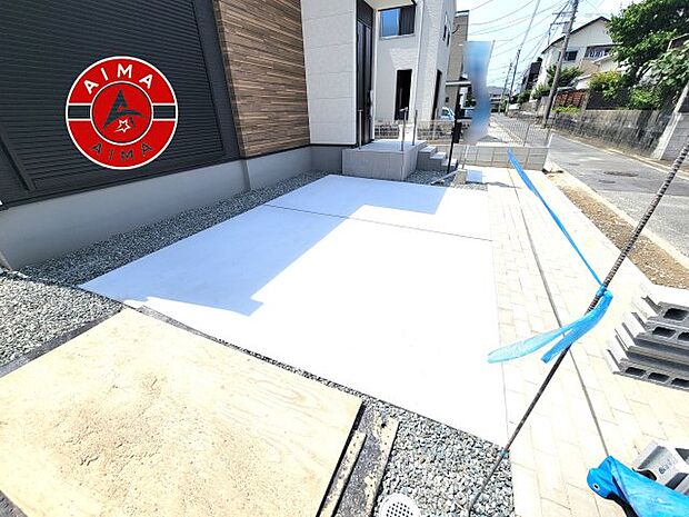 【外観】広々した駐車場になります。