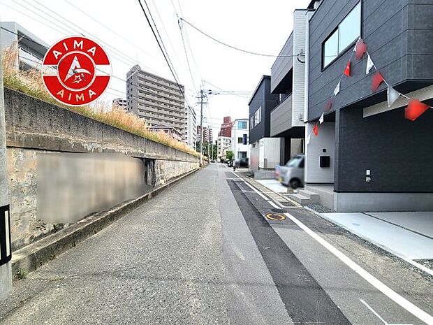 【外観】前面道路含む現地の写真です。