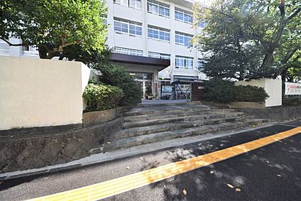 福岡市立長住小学校 徒歩737m