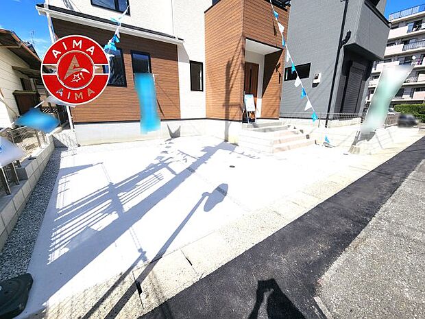 【外観】広々した駐車場です。