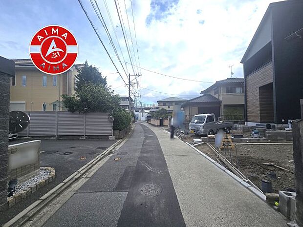 【外観】前面道路含む現地の写真です。