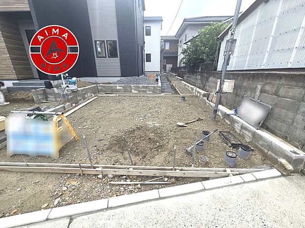【外観】広々した駐車場です。