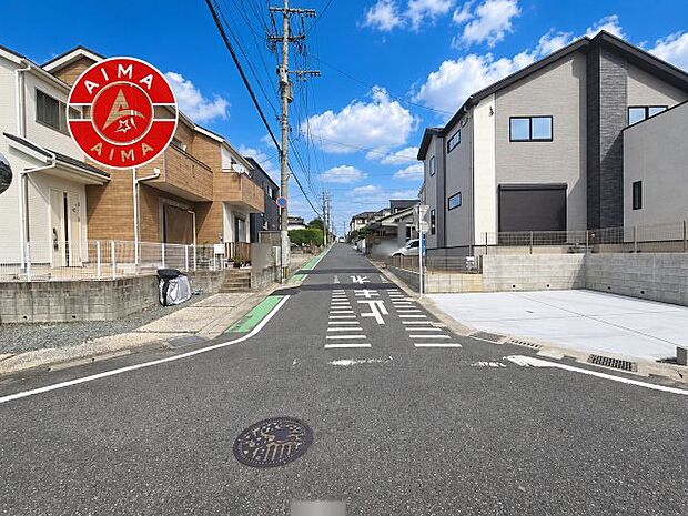 【外観】前面道路含む現地の写真です。
