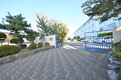 福岡市立金山小学校 徒歩697m