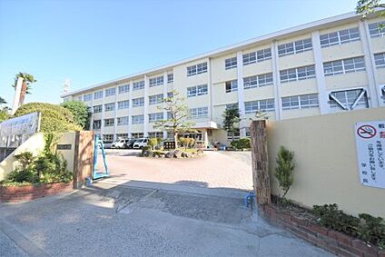 福岡市立長尾中学校 徒歩1421m
