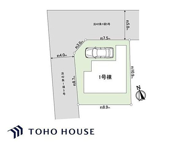 【全体区画図】ゆとりの敷地には駐車スペースを確保し、幅員約5.0mの前面道路で車の出し入れもスムーズ。子育て世代に嬉しい、家族の毎日をサポートする住まいです。