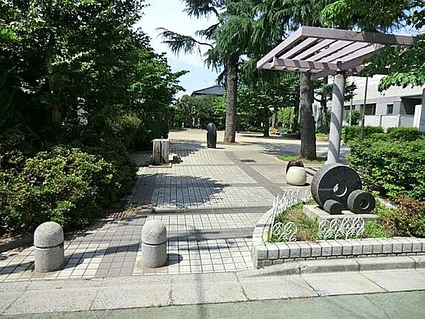 神戸町あけぼの公園(約424m)