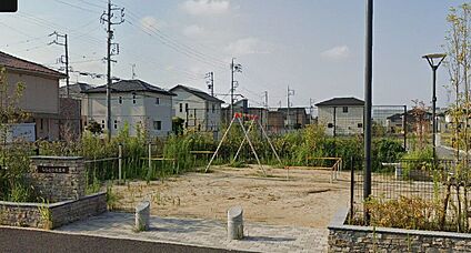 しらとり北広場 240m