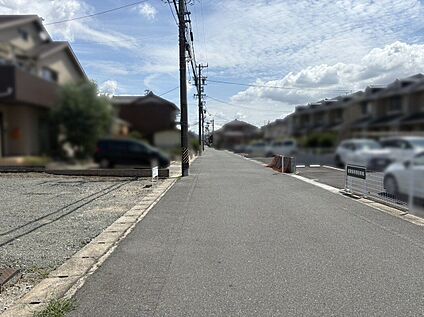 前面道路含む外観