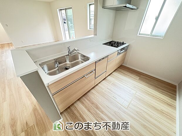 同社施工例※クロスや建具その他仕様が異なる場合がございます 人気の対面式キッチン☆料理をしながらご家族とコミュニケーションが取れます♪