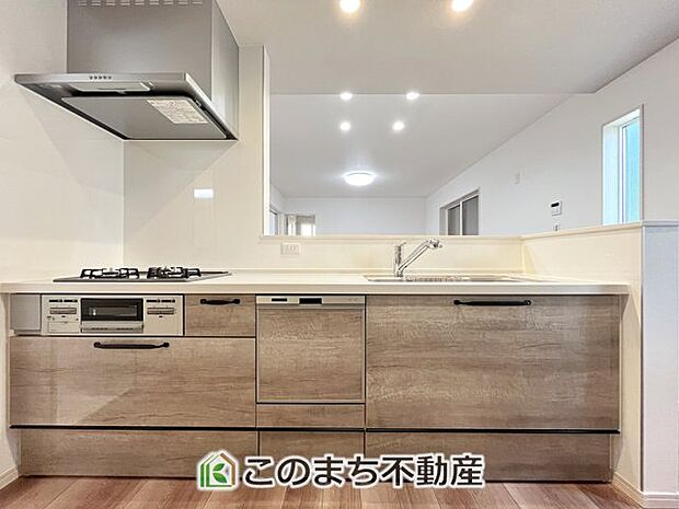 人気の対面式キッチン☆料理をしながらご家族とコミュニケーションが取れます♪