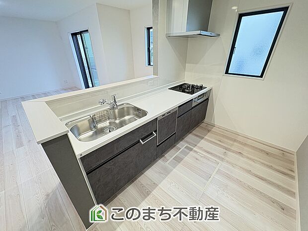 人気の対面式キッチン☆料理をしながらご家族とコミュニケーションが取れます♪