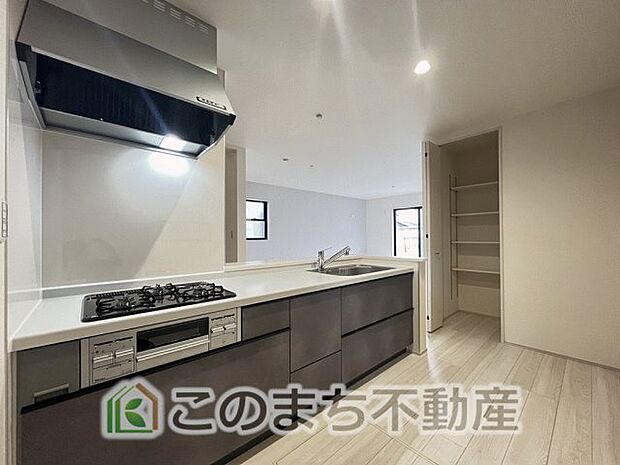 人気の対面式キッチン☆料理をしながらご家族とコミュニケーションが取れます♪