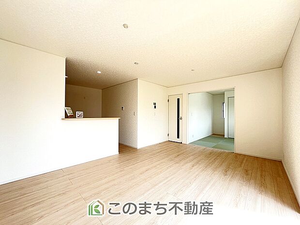 同社施工物件写真。※建具やフローリング、その他仕様が異なる場合がございます。