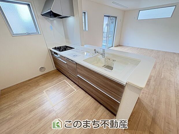人気の対面式キッチン☆料理をしながらご家族とコミュニケーションが取れます♪