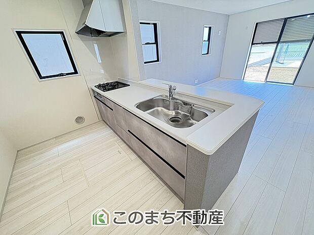 人気の対面式キッチン☆料理をしながらご家族とコミュニケーションが取れます♪