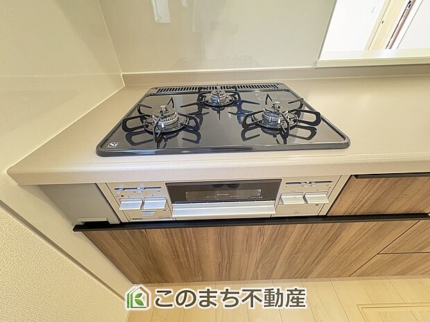 人気のカウンターキッチン☆3口コンロで同時調理&時短家事可能です☆
