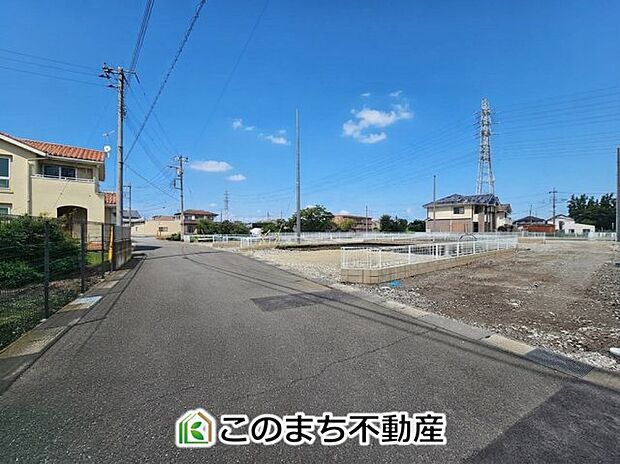 前面道路も広くお車の出し入れもスムーズに行えます☆