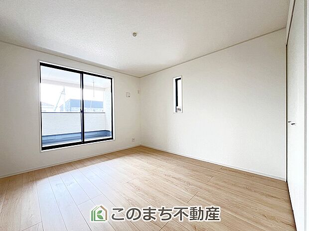 【洋室】南向きで陽当たりの良い洋室♪風通しもよく快適です☆