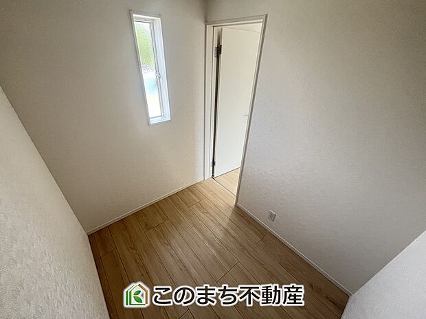 【収納】ウォークインクローゼットで収納もたっぷり確保しています。大型荷物も収納できて便利ですね!