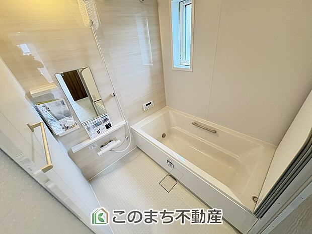 【風呂】お風呂は足を延ばしてゆったり入浴できる広々1坪タイプ☆ ばして入浴できる広々とした1坪タイプのお風呂☆