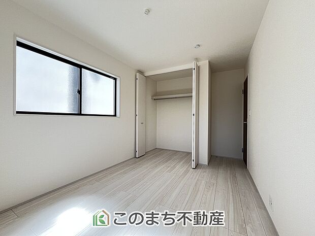 【洋室】同社施工物件写真。※建具やフローリング、その他仕様が異なる場合がございます。