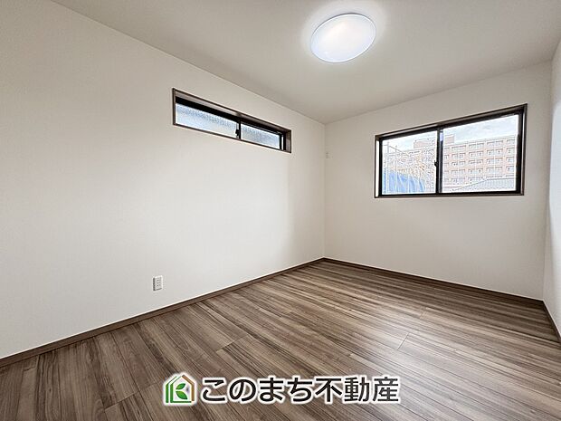 【洋室】同社施工物件写真。※建具やフローリング、その他仕様が異なる場合がございます。