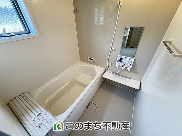 【風呂】お風呂は足を延ばしてゆったり入浴できる広々1坪タイプ☆  