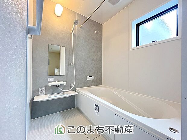 【風呂】雨の日の洗濯も安心♪換気乾燥暖房機を完備した1坪サイズのシステムバスです!