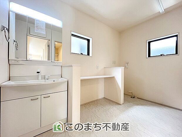【洗面】シャンプードレッサーで朝の身支度♪伸びるホースでお掃除も簡単清潔です!