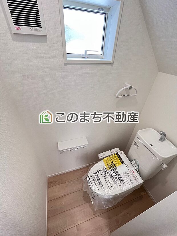 【トイレ】同社施工物件写真。※建具やフローリング、その他仕様が異なる場合がございます。