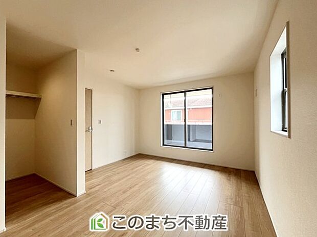 【洋室】大切なプライベート空間は、趣味に合わせて使って頂けるようシンプルに仕上げてあります♪ 