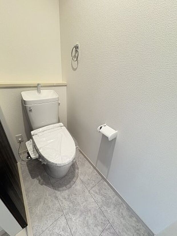 【トイレ】同社施工物件写真。※建具やフローリング、その他仕様が異なる場合がございます。