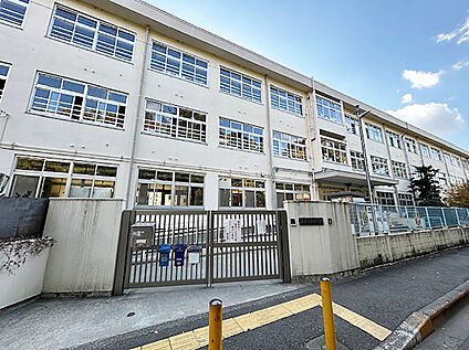 藤井寺西小学校 80m(徒歩1分)