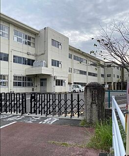 野洲市立三上小学校 徒歩1067m