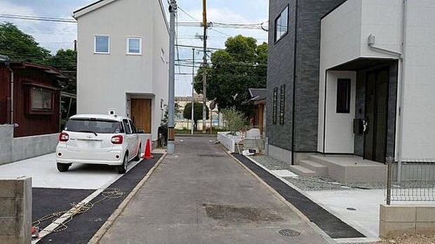 現地(2026年6月)撮影
奥行も幅もゆとりがあるので、大きなワンボックスカーでも駐車できますね^^
