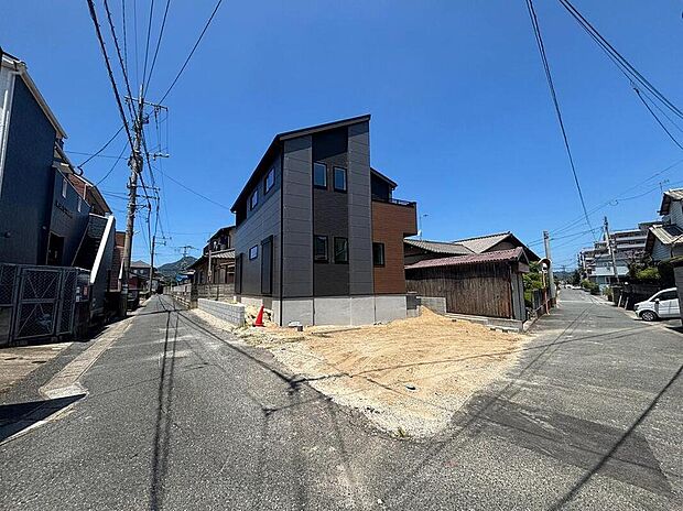 東側約4m・南西側約4mの公道に面した開放感のある立地♪現地の雰囲気もぜひご覧ください!お気軽にお問い合わせください^^