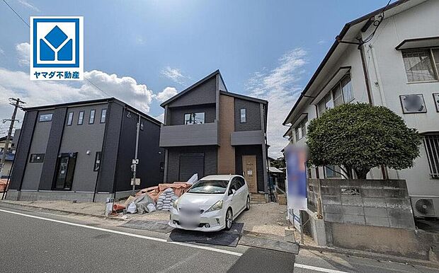 現地(2026年8月)撮影。
2号棟。
カースペース並列2台分を確保☆
地下鉄七隈線「福大前」駅:自転車で約12分!(1.8km)