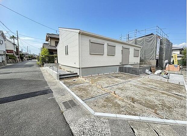住人以外の車の進入も少なく、小さなお子様を持つご家庭にも安心です。落ち着いた住宅地内で快適な生活を実現してみませんか♪