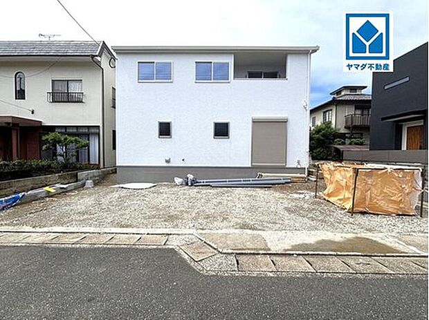 【外観】陽当たり・通風良好な角地に新築戸建が完成しました!!内覧受付中です。お気軽にお問い合わせください^^