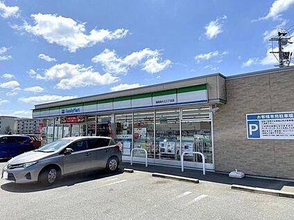 ファミリーマート福岡南片江三丁目店 782m