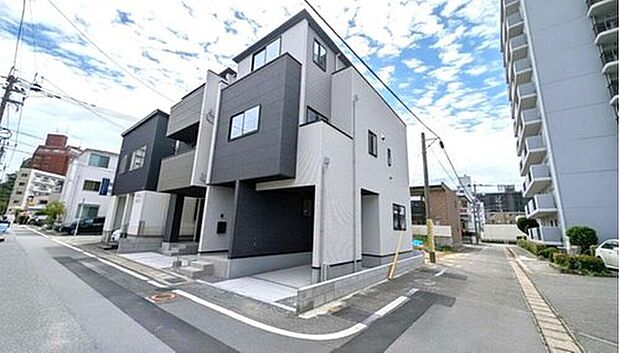 【前面道路含む現地写真】通勤通学便利な西鉄バス「ハローワーク福岡西入口」まで徒歩5分♪
大型車の通行が少なく、騒音や振動が少ないので静かで快適な生活を送れます。